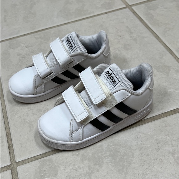 Adidas Kids toddler 8T Velcro toddler sneakers classic white black - Picture 2 of 6